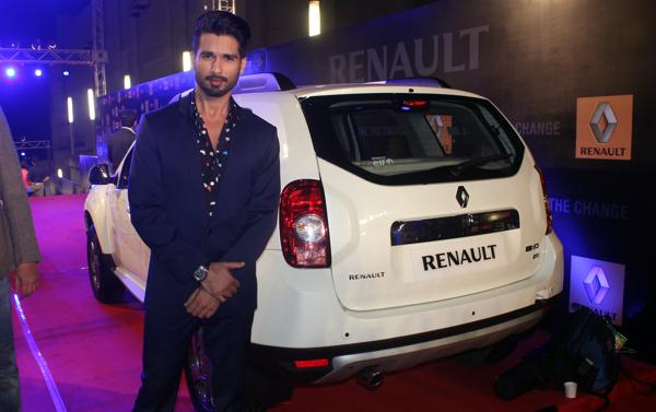 Shahid Kapoor signs the new Renault Duster AWD