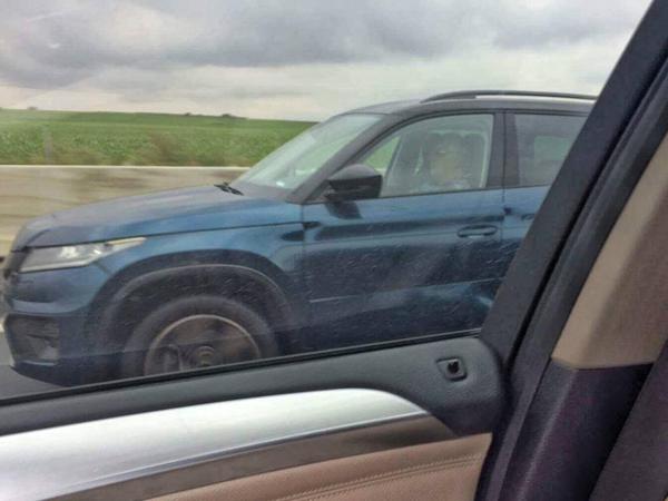 Skoda Kodiaq spotted with minimal camouflage before its world premiere