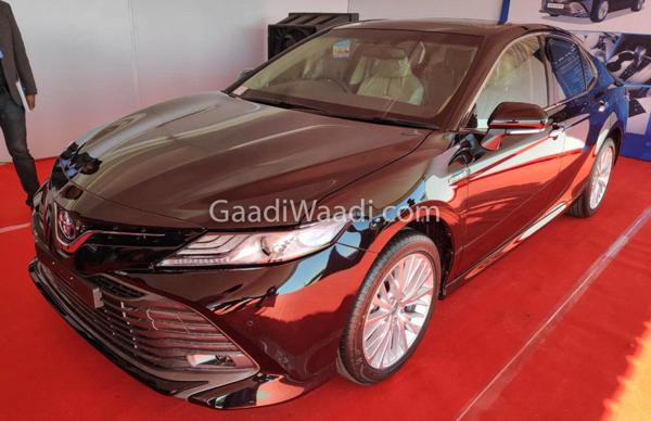 2019 Toyota Camry arrives at dealerships