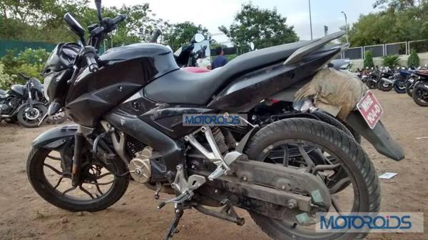 Pulsar 150 ns on road deals price