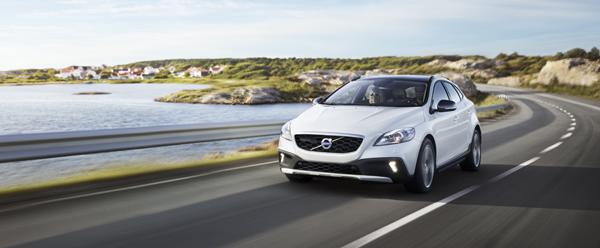 Volvo V40 Cross Country awarded with 'Innovation in Safety and Protection' title