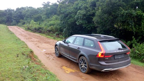 Volvo V90 Cross Country to be launched in India on July 12