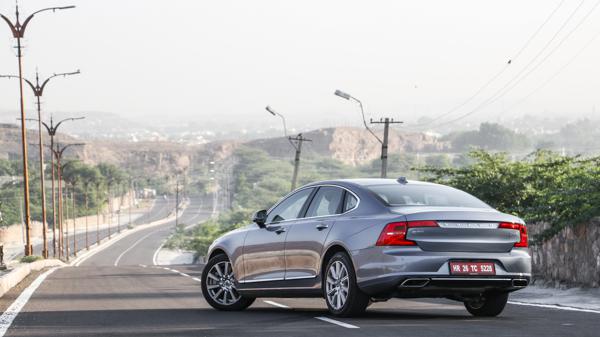 Top 5 features of the Volvo S90 sedan