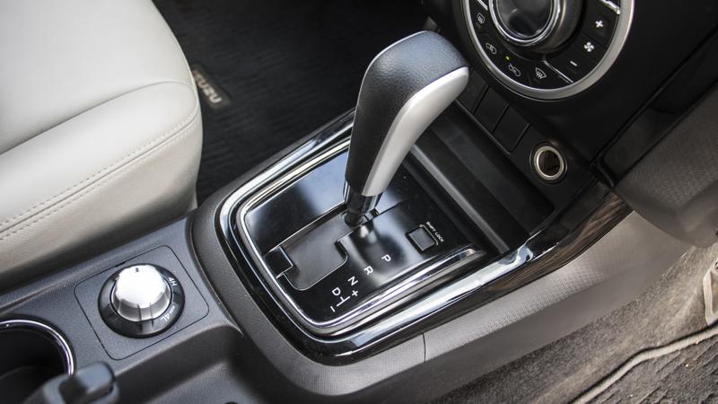 Isuzu MU-X First Drive Review - CarTrade