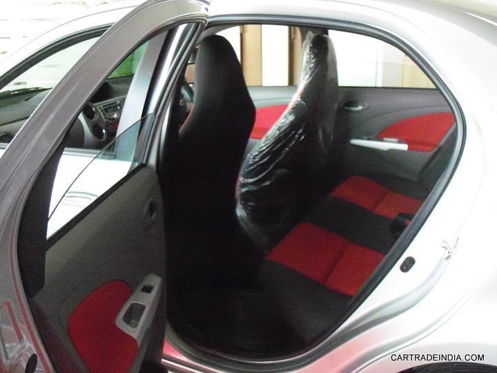 Toyota Jan Legs - Fashion And Comfortable Toyota Emblem Car Armrests Cushions Leg Cushion Knee ...