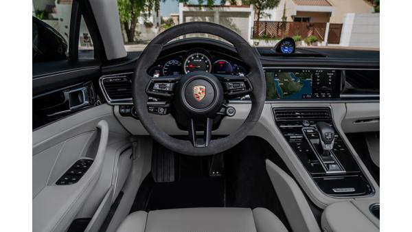 Porsche-Panamera-dashboard